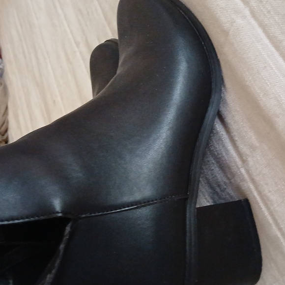 Shoes - Picture 3 of 4